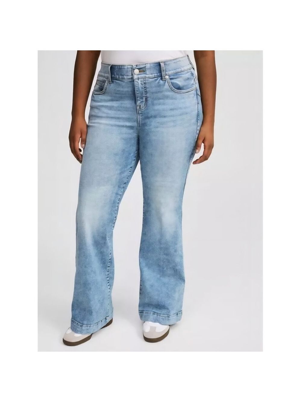 Torrid Bombshell High-Rise Flare Jean in Valencia Size 24 SHORT - Picture 2 of 6